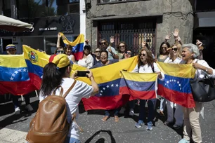 Imagem referente à matéria: Eleição na Venezuela: Urnas fecham com atraso e oposição pede que eleitores acompanhem contagem