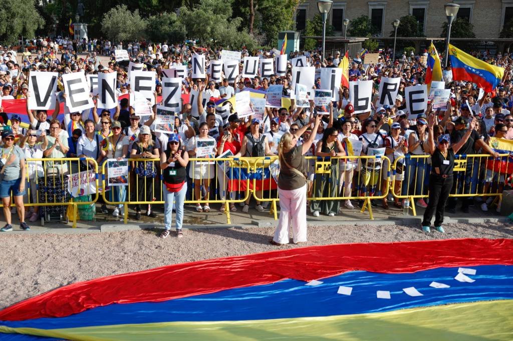 Sete países latino-americanos respondem à retirada de embaixadores da Venezuela