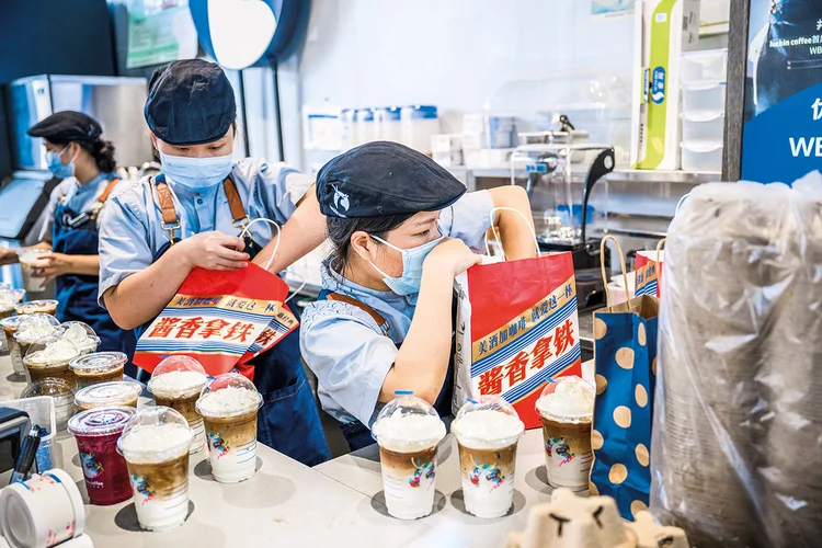 Cafeteria em Guangdong,  na China: um quarto da população, ou 330 milhões de pessoas, consome café — em 2013, esse número girava em torno de 190 milhões (VCG/VCG/Getty Images)