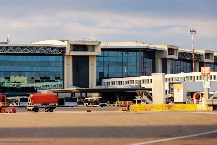 Controlador de tráfego aéreo foi encontrado dormindo em aeroporto australiano. (Redes Sociais/Reprodução)