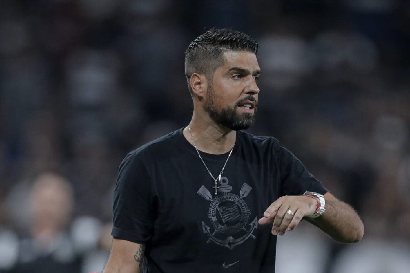 Corinthians demite técnico António Oliveira