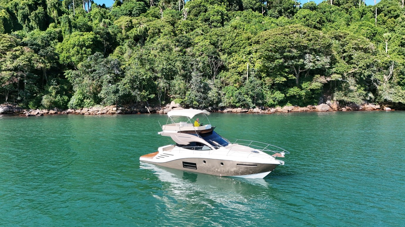 Estaleiro de SC lança novo modelo de barco de luxo com o item preferido dos brasileiros