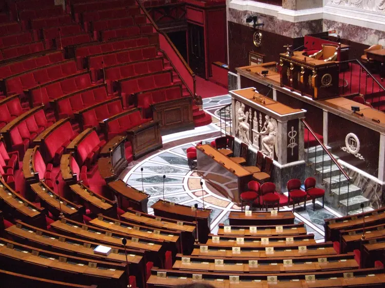 Visão do interior da Assembleia Nacional da França (debraydavid/Getty Images)