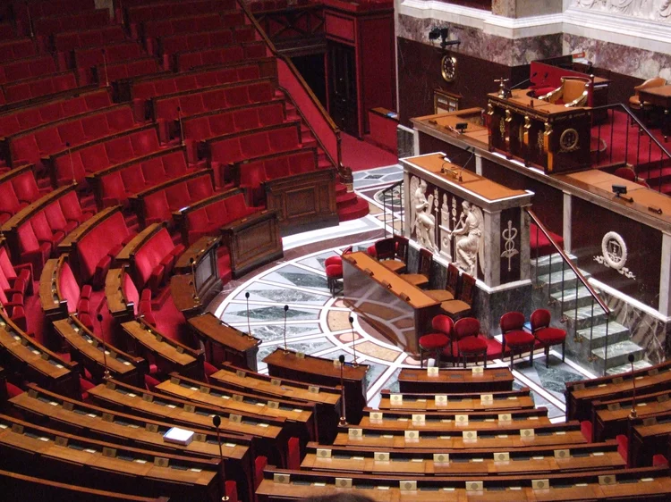 Visão do interior da Assembleia Nacional da França (debraydavid/Getty Images)