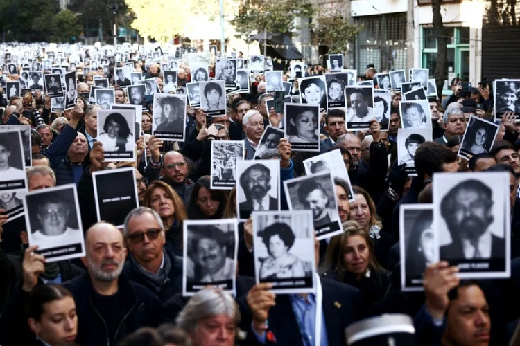 Ato relembra ataque à Amia, em Buenos Aires, em 18 de julho de 2024 (AFP)