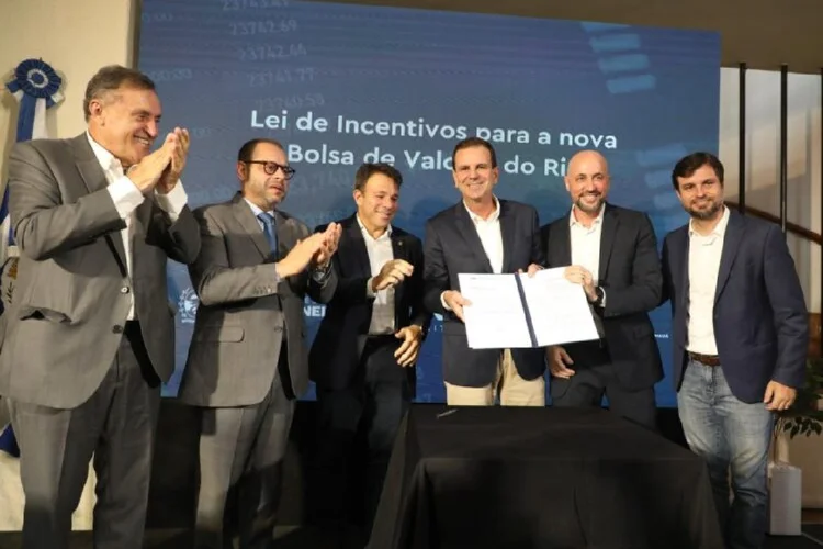 Eduardo Paes em evento de lançamento da nova Bolsa de Valores (Prefeitura do Rio de Janeiro/Divulgação)