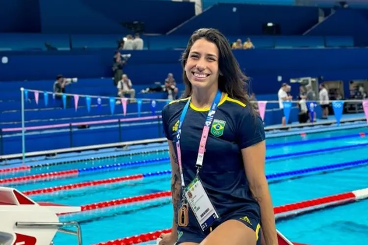 Ana Carolina Vieira, da natação, foi desclassificada por "atos de indisciplina"