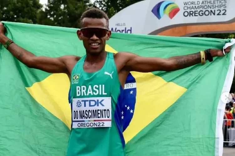 Daniel Nascimento em ação durante maratona: atleta foi suspenso por doping às vésperas dos Jogos de Paris (Redes Sociais/Reprodução)