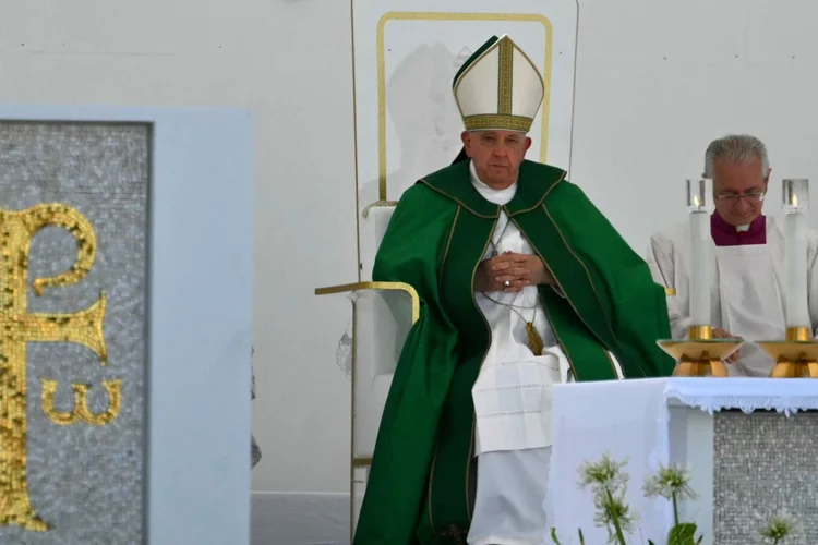 Papa Francisco: pontífice foi internado para exames e segue tratamento contra bronquite. (ANDREAS SOLARO/AFP)