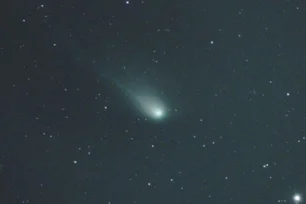 Imagem referente à matéria: Cometa que passa pela Terra uma vez a cada 69 anos foi visto neste sábado; veja fotos