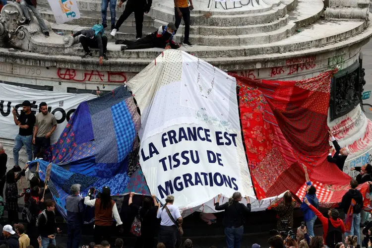 França: projecções eleitorais colocam a coligação de esquerda na frente (VAN DER HASSELT/AFP)