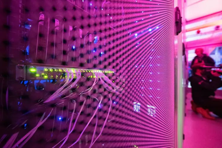 Data Centers: mercado, que atingiu US$ 329,3 bilhões em 2023 e pode chegar a US$ 438,6 bilhões até 2028 (Sebastian Gollnow/Getty Images)