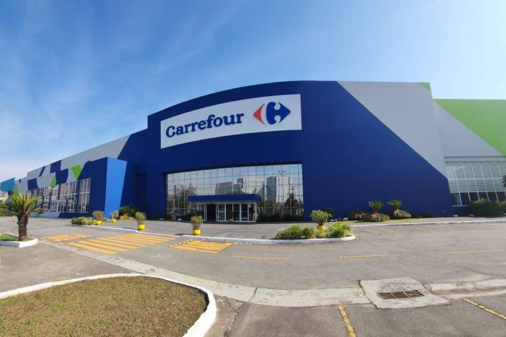 Imagem referente à notícia: No 2º tri, Atacadão volta a brilhar e Carrefour revisa projeções de abertura de lojas e sinergias