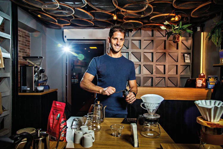 O executivo Marcelo Raskin: preferência pelos métodos Hario V60, Chemex e prensa francesa (Leandro Fonseca/Exame)