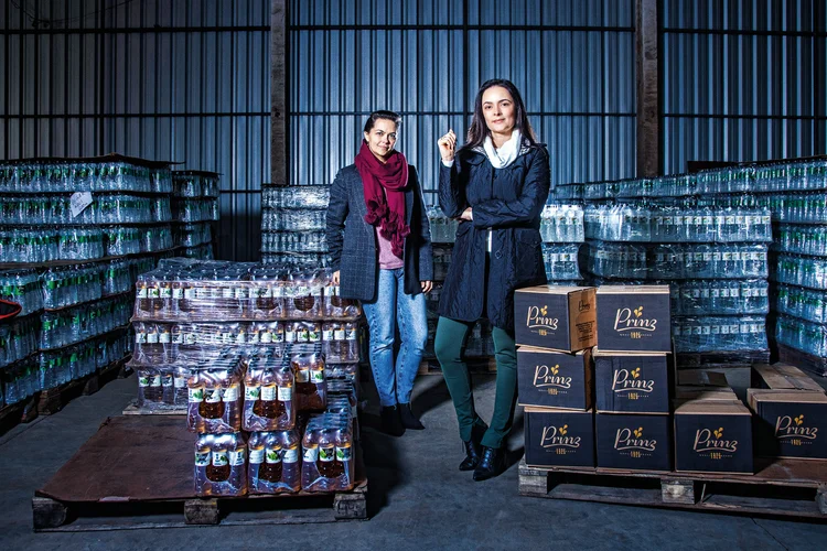Jônia e Janaína Koller, da Prinz: há quase 100 anos no mesmo lugar, a empresa vai agora para longe do Rio Taquari (Leandro Fonseca/Exame)