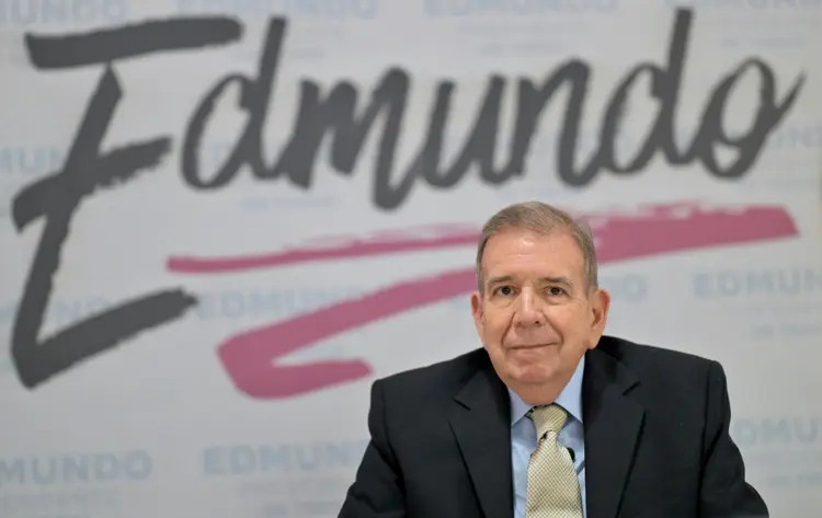 Edmundo González Urrutia, em evento em Caracas, no dia 11 de junho de 2024 (AFP)
