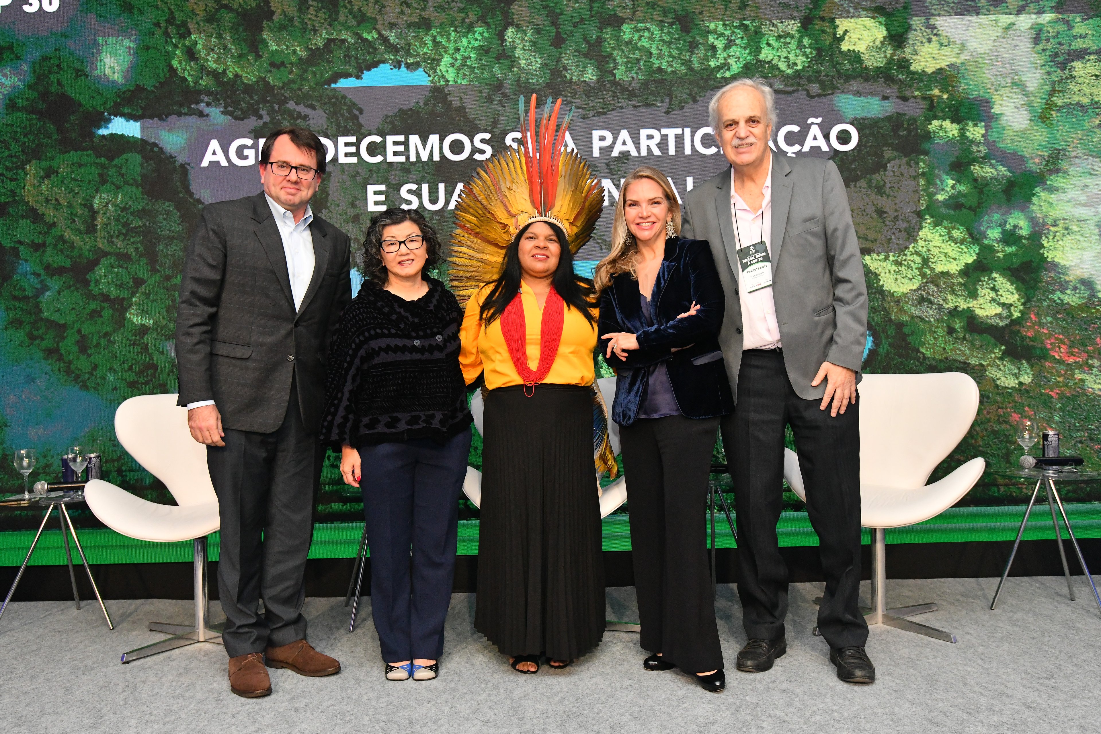 Sonia Guajajara, Carlos Nobre, Marcia Hirota durante evento da Editora Globo e CCR