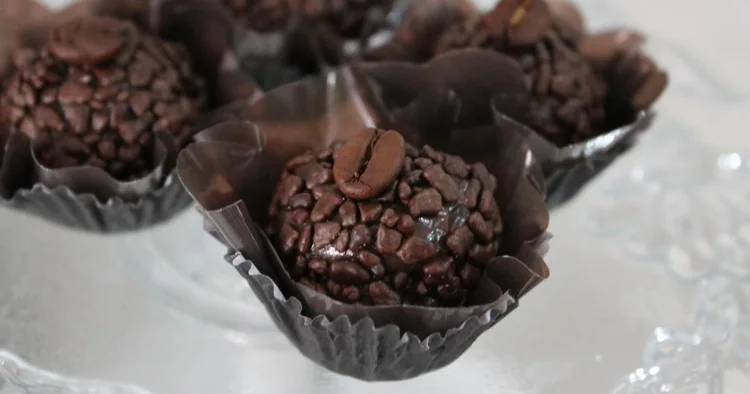 Crianças aprenderão uma deliciosa variação do tradicional brigadeiro com um toque de café.      (  Divulgação/Divulgação)