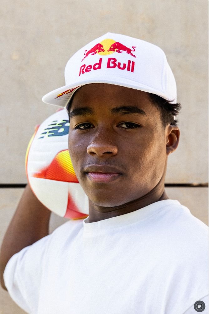 O atacante Endrick é o novo atleta patrocinado pela Red Bull - Imagem: Gines Diaz/Divulgação