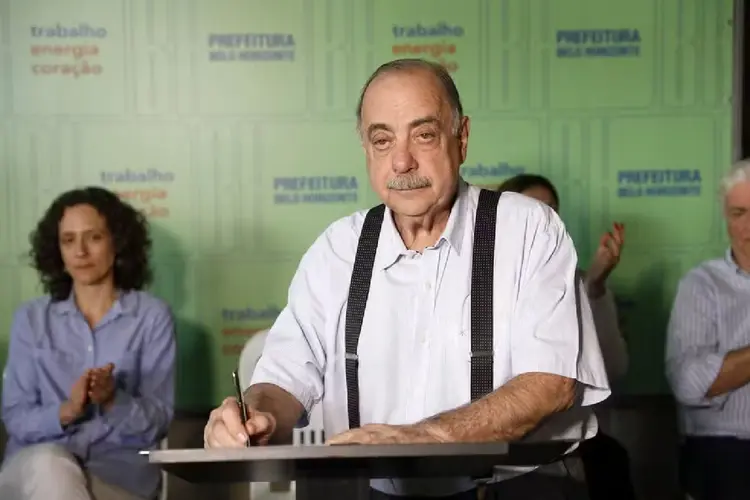 O prefeito de Belo Horizonte, Fuad Noman (PSD), durante cerimônia na prefeitura: ele anunciou que está em tratamento contra um câncer (Prefeitura de BH/Divulgação)