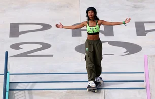 Imagem referente à matéria: Rayssa Leal conquista medalha de bronze no skate street; veja melhores momentos