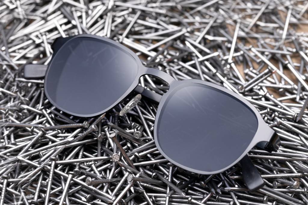 A Gerdau e a Chilli Beans, maior marca brasileira de venda de óculos na América Latina, criaram uma coleção inédita com óculos feitos de aço 100% reciclável, que homenageia o Palco Mundo do Rock in Rio Brasil 2024