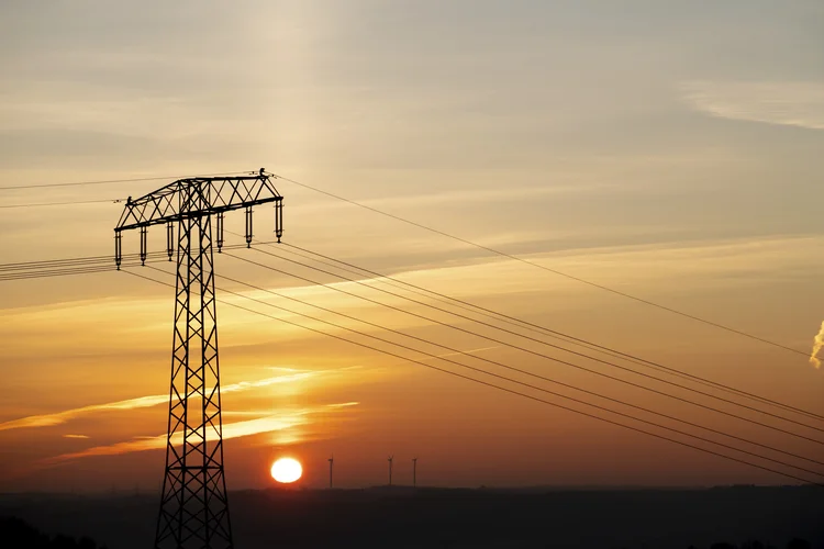 Distribuição de energia elétrica é essencial para o funcionamento da sociedade moderna (	WLADIMIR BULGAR/SCIENCE PHOTO LIBRARY/Getty Images)