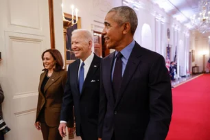 Imagem referente à notícia: Kamala Harris recebe apoio de Barack e Michelle Obama para disputa de eleição presidencial