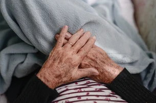 FDA aprova novo medicamento para tratar Alzheimer