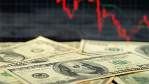 Investir em dólar ainda vale a pena, mesmo com a disparada?