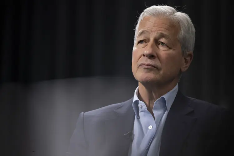 CEO do JPMorgan Chase, Jamie Dimon, aponta que a geopolítica tem aumentado a incerteza pelo mundo. (Jason Alden/Bloomberg/Getty Images)