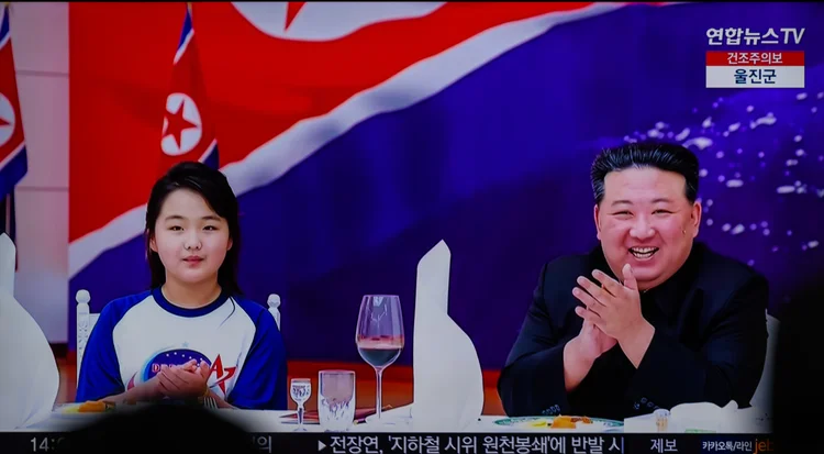 Kim Ju Ae foi apelidada de "filha respeitada" e "criança amada" 