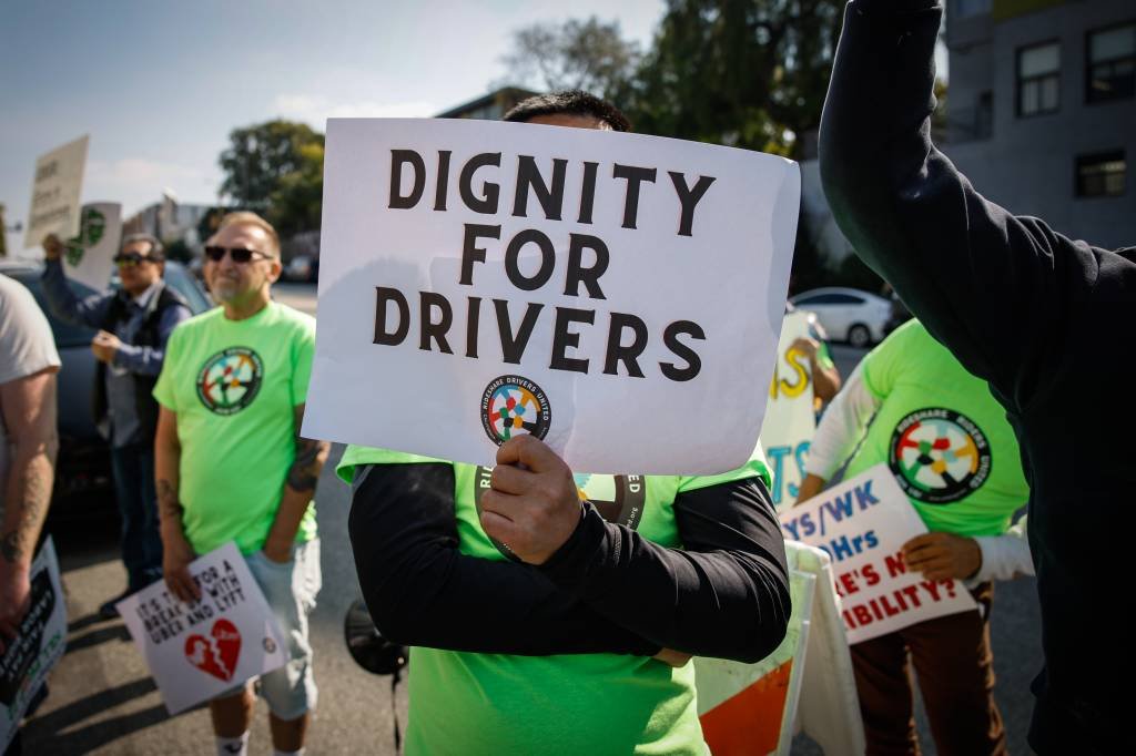 Califórnia mantém motoristas de Uber e Lyft sem vínculo trabalhista