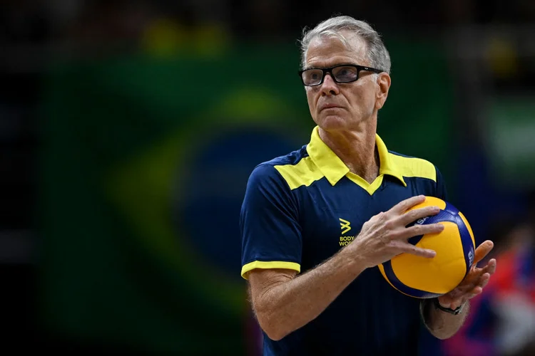 Bernardinho, treinador da seleção masculina de vôlei e empresário: “Acredito que as pessoas certas, nos lugares certos, por mais difícil que seja a possibilidade de um negócio, ele tende a dar certo” (MAURO PIMENTEL / Colaborador/Getty Images)