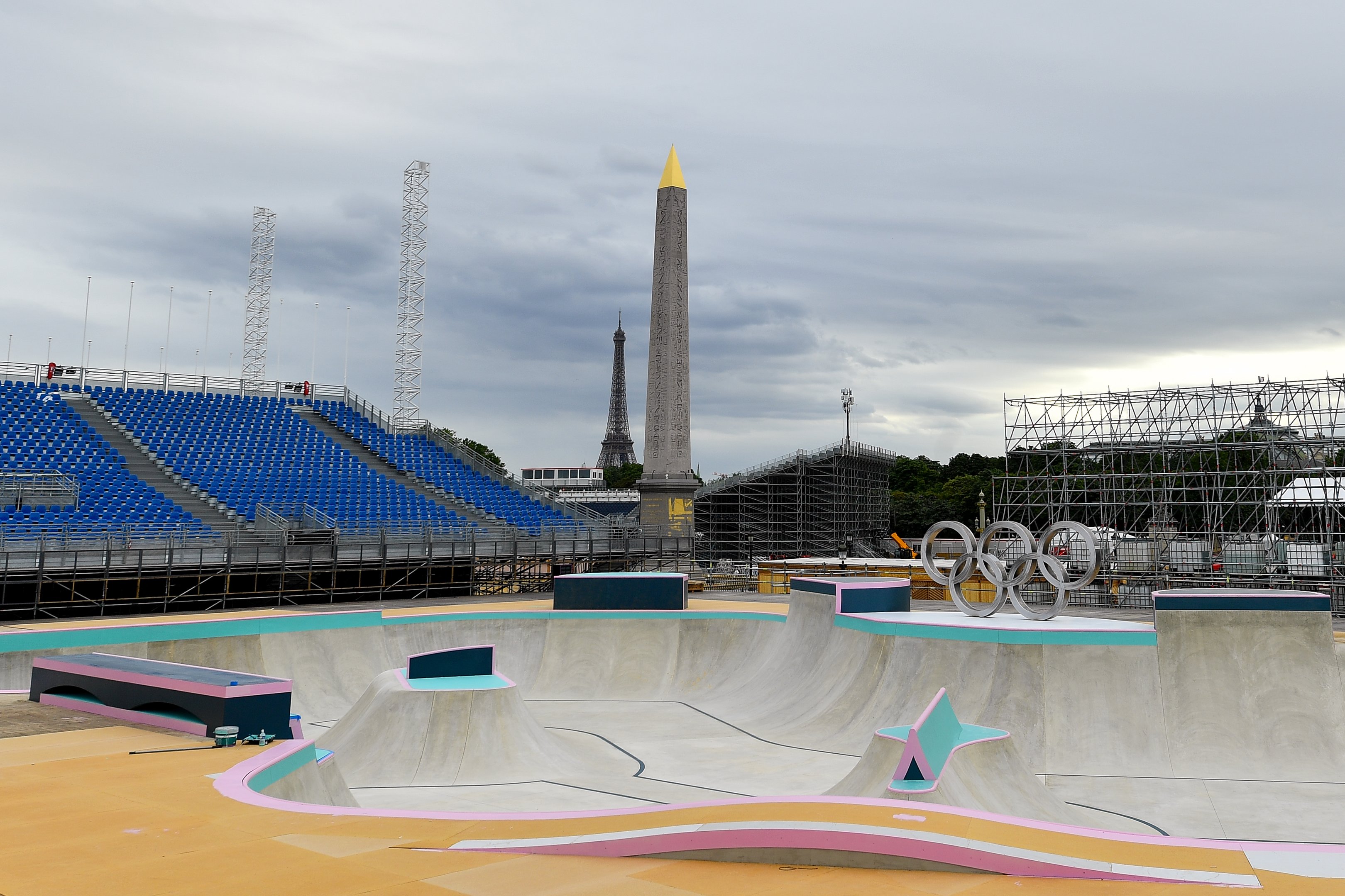 Construção de área para disputas de skate, nos jogos de Olímpicos de Paris 2024