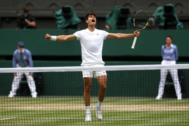 Alcaraz é campeão de Wimbledom: espanhol bate Djokovic por 3 sets a 0 (Julian Finney/Getty Images)