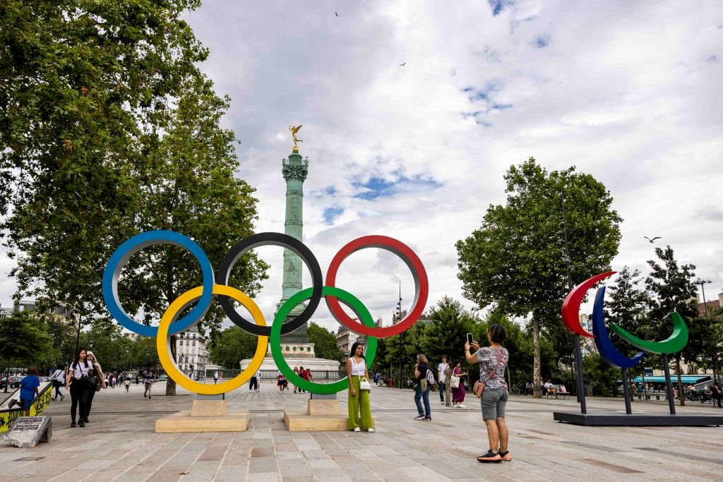 Galeria de fotos de Olimpíadas 2024: veja como são as medalhas de ouro, prata e bronze