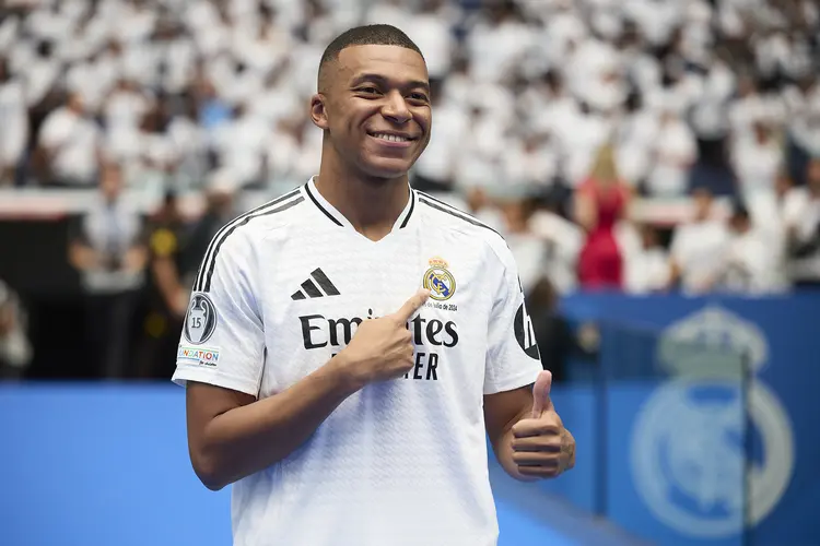 Mbappé deixou o PSG e assinou com o Real Madrid para as próximas cinco temporadas. (Alvaro Medranda/Quality Sport Images/Getty Images)