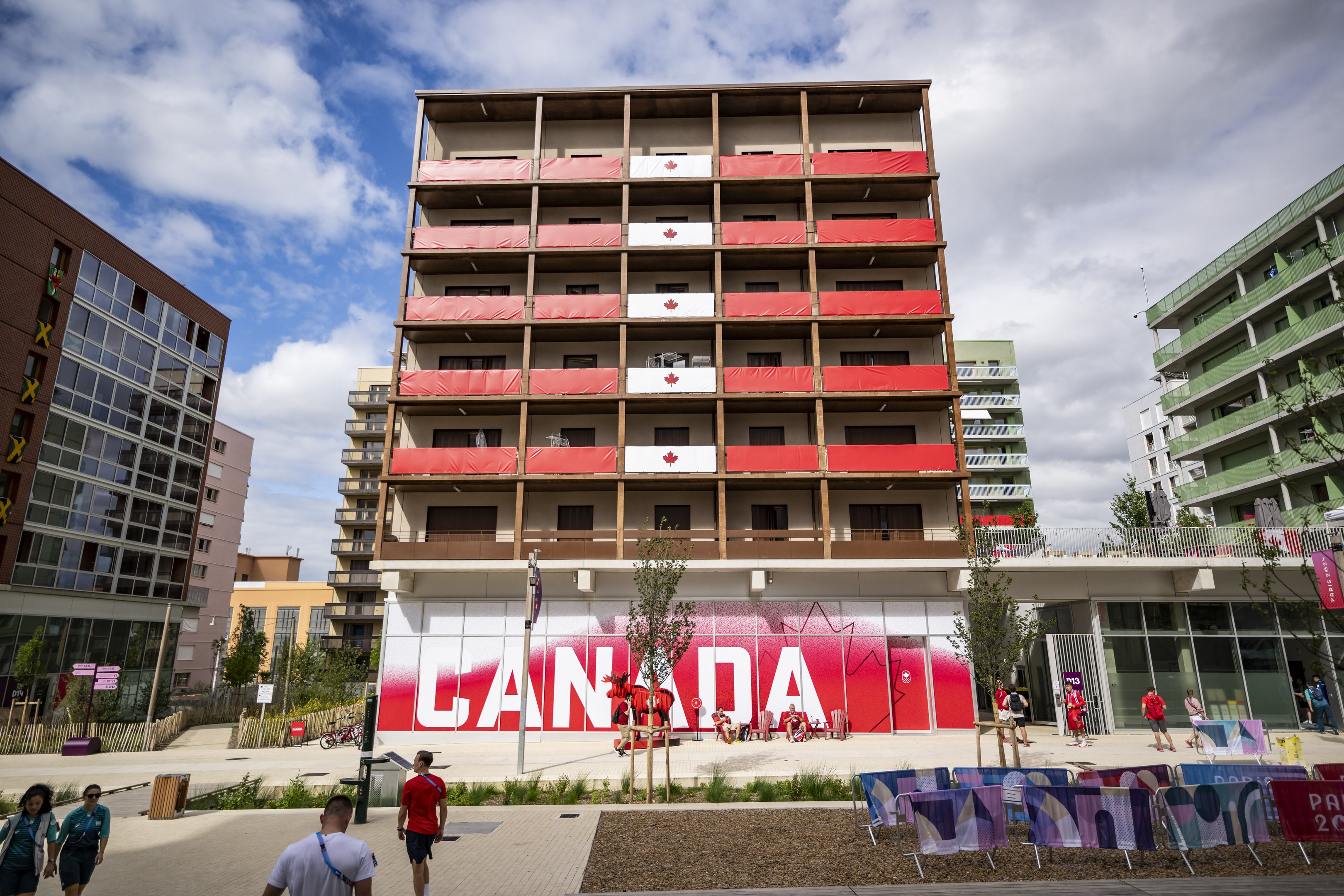 Uma visão geral da construção da Equipe Canadá dentro da Vila Olímpica antes dos Jogos Olímpicos de Paris 2024 em 23 de julho de 2024 em Paris, França.
