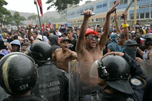 Protestos explodem na Venezuela após resultado contestável das eleições