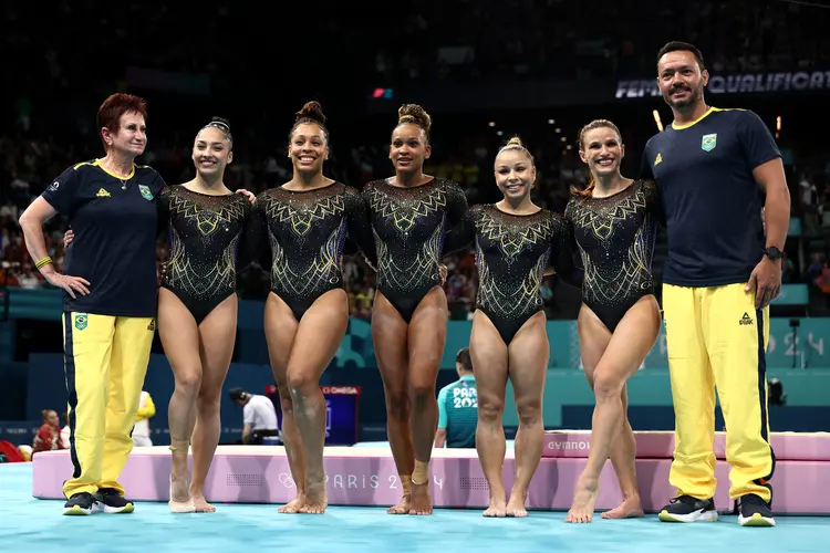 Atletas e treinadores da seleção brasileira de ginástica artística.  (Naomi Baker/Getty Images)