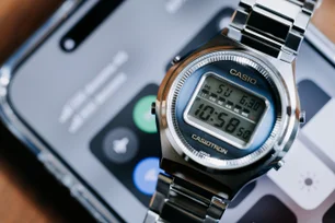 Imagem referente à matéria: Casio recria o Casiotron em homenagem aos 50 anos da criação do primeiro relógio da marca