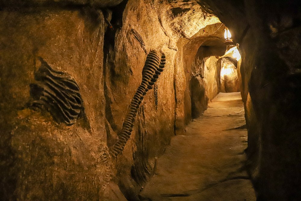 Gruta no parque 'Terra dos Dinos'