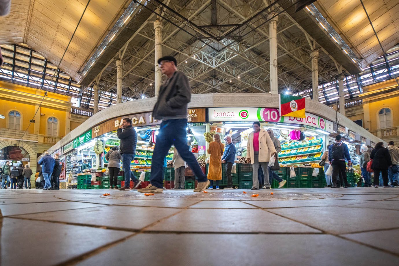 Circulação no Mercado Público de Porto Alegre já está próxima à metade de antes das enchentes