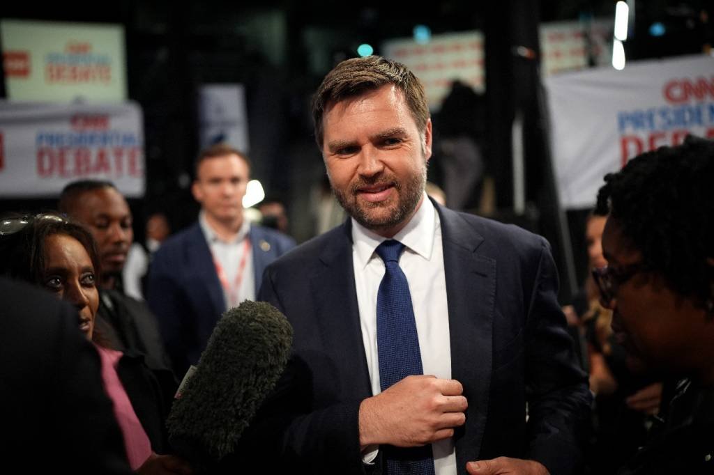 Quem é J.D. Vance, escolhido por Trump para vice-presidente