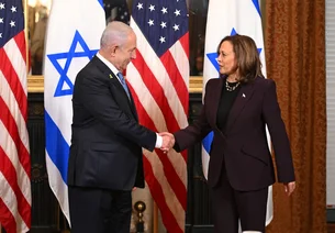 Após discurso e sob pressão para aceitar acordo em Gaza, Netanyahu se encontra com Kamala e Biden