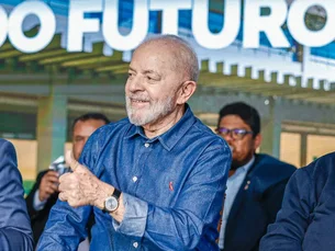 Lula reafirma importâcia do aumento do salário mínimo, dizendo que brasileiros irão "consumir mais"