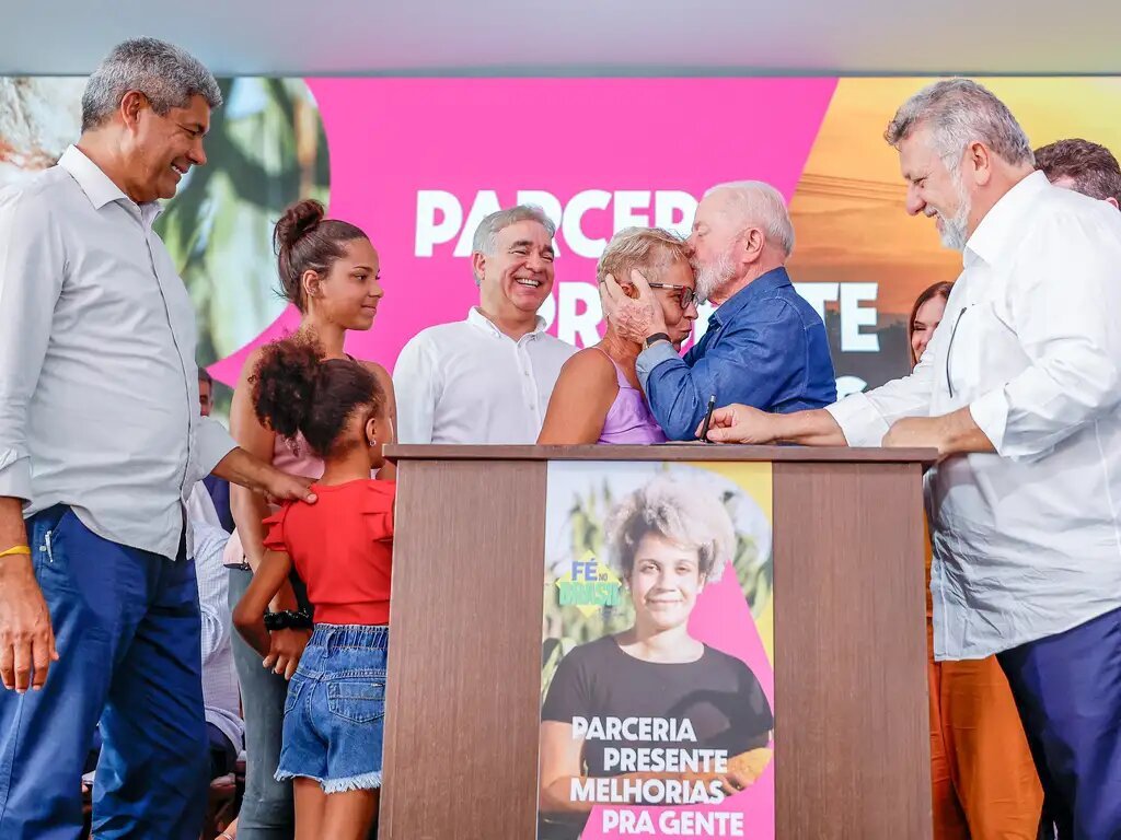 "Tenho que prestar contas ao povo pobre", diz Lula em Salvador