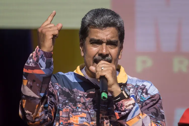 O presidente da Venezuela e candidato à reeleição, Nicolás Maduro, discursa em evento de campanha nesta quinta-feira, em Caracas (Venezuela) (Miguel Gutiérrez/EFE)