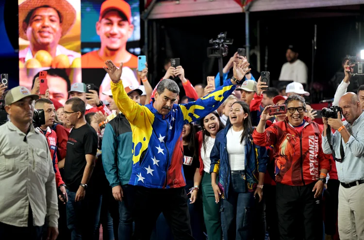 O presidente venezuelano e candidato presidencial Nicolás Maduro reage após os resultados das eleições presidenciais em Caracas em 29 de julho de 2024. Nicolás Maduro foi declarado vencedor das eleições presidenciais da Venezuela no domingo, mas a oposição e os principais vizinhos regionais rejeitaram imediatamente os resultados oficiais (Yuri Cortez/AFP)